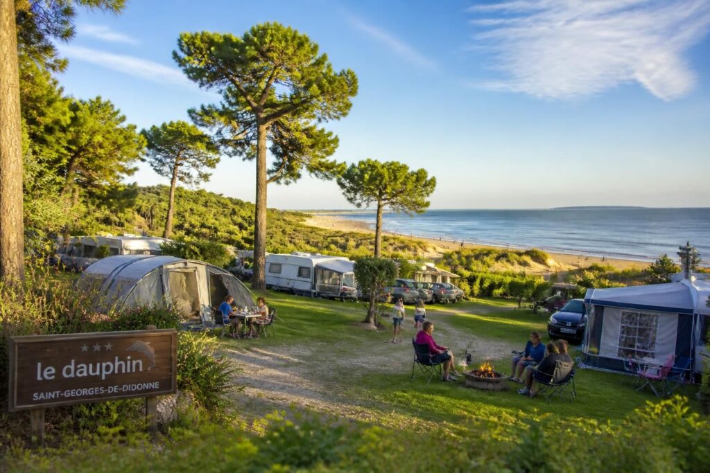 découvrez le camping le dauphin à saint-georges-de-didonne, un havre de nature en bord de mer où détente, confort et paysages naturels vous attendent pour des vacances inoubliables.