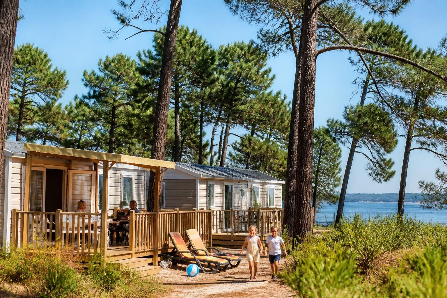 découvrez le camping marvilla parks biscarrosse, un havre de nature idéalement situé entre lac et océan. profitez d'un cadre paisible pour des vacances inoubliables en pleine nature.