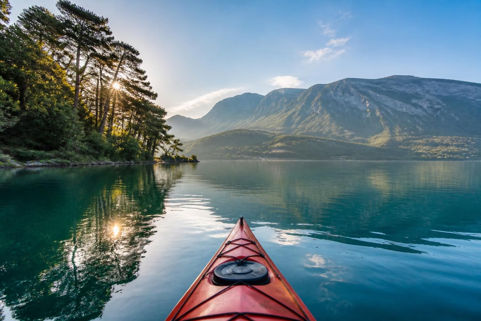 découvrez les meilleurs spots de kayak proches de chez vous pour vivre des aventures inoubliables en pleine nature et vous évader facilement le temps d'une escapade.
